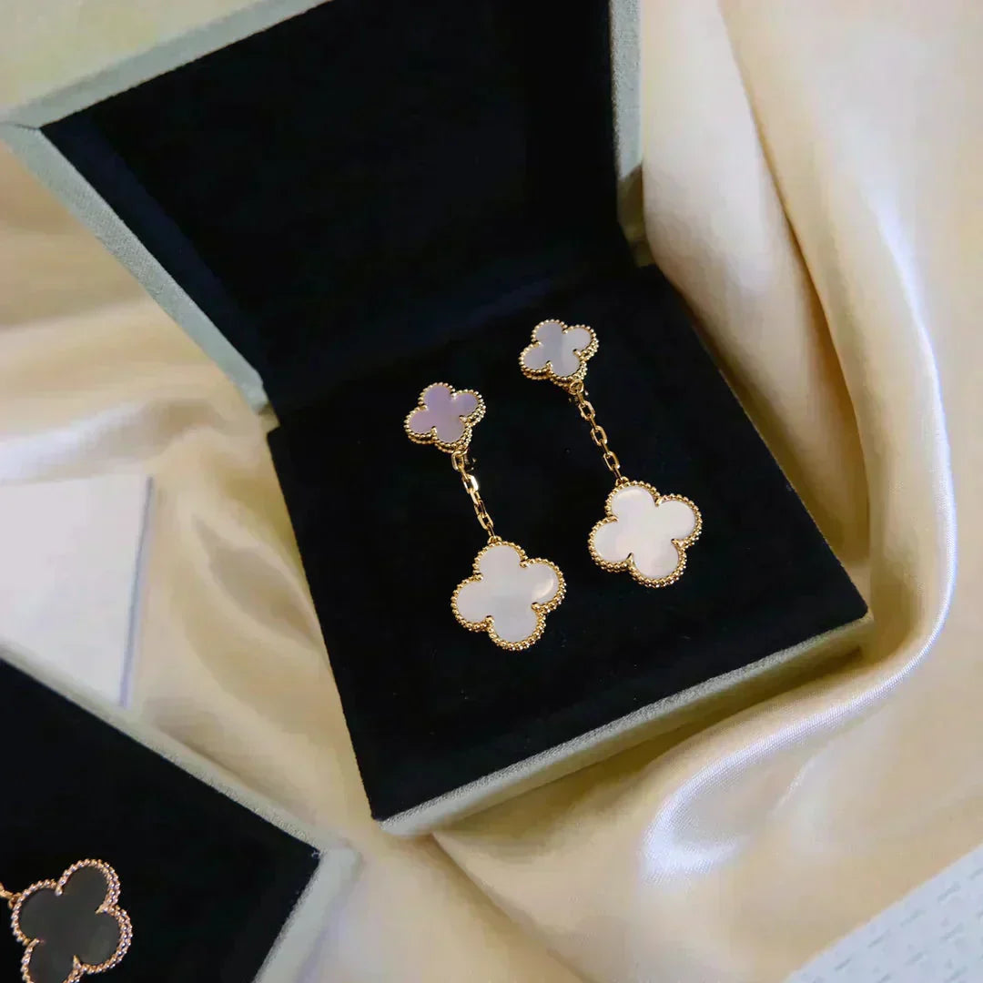 [Love Lucky]CLOVER 2 MOTIF WHITE MOP EARRINGS