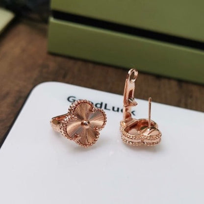 [Love Lucky]CLOVER MEDIUM STUD EARRINGS