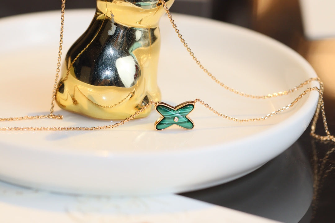 [Love Lucky]JEUX MALACHITE 1 DIAMOND PINK GOLD NECKLACE