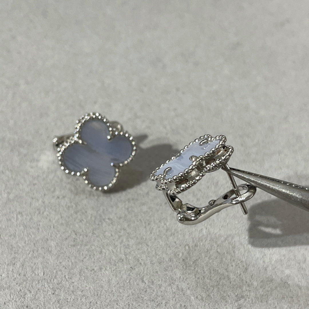 [Love Lucky]CLOVER CHALCEDONY SILVER STUD EARRINGS